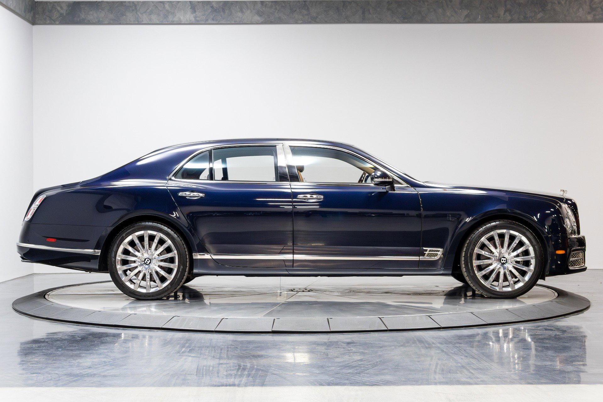 Used 2017 Bentley Mulsanne image 18