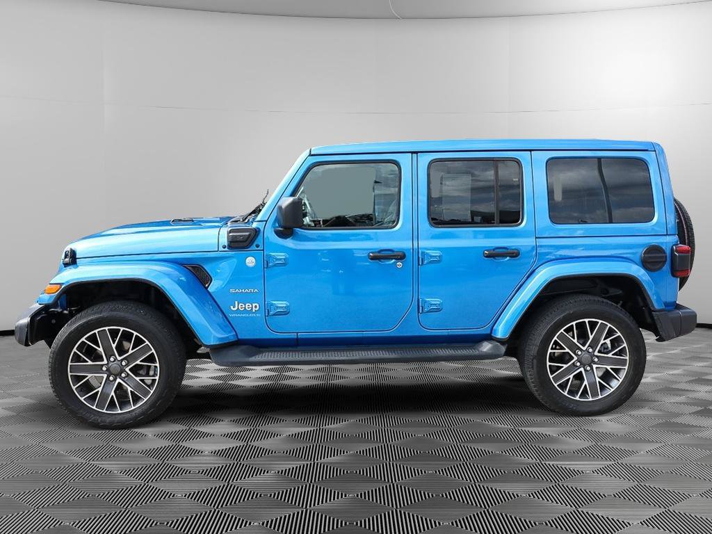 Used 2023 Jeep Wrangler Unlimited Sahara w/ Cold Weather Group AWD/4WD image 3