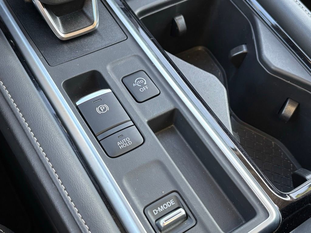 Used 2025 Nissan Pathfinder SV image 22