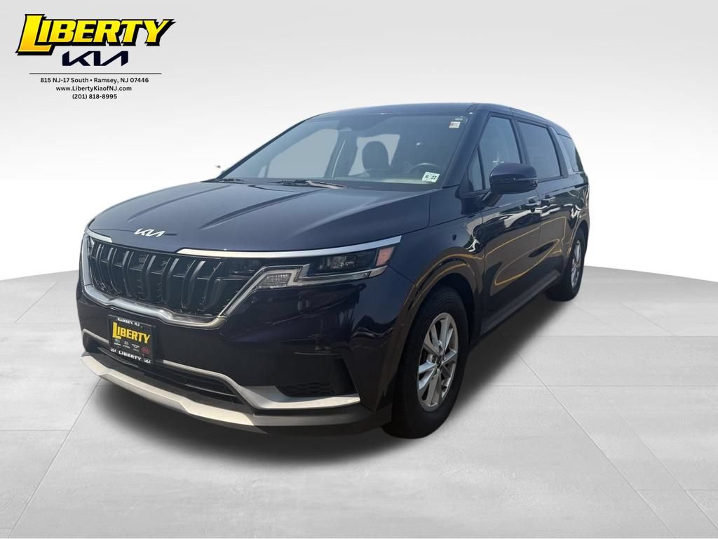 Used 2023 Kia Carnival LX FWD image 3