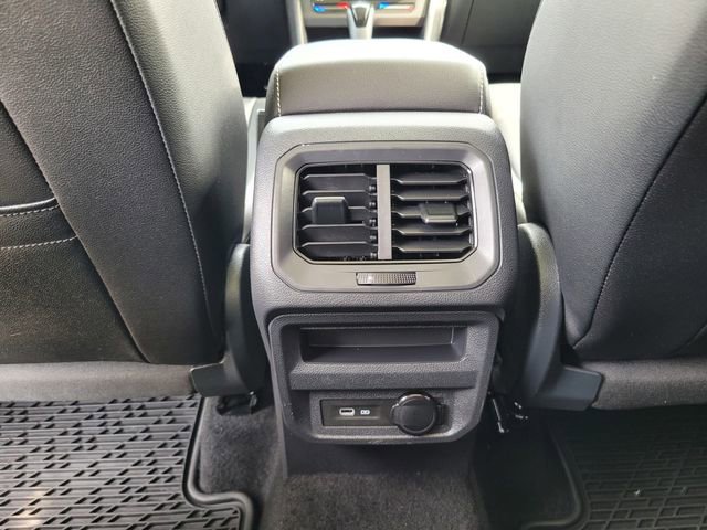Used 2023 Volkswagen Tiguan SE w/ Panoramic Sunroof Package FWD image 15