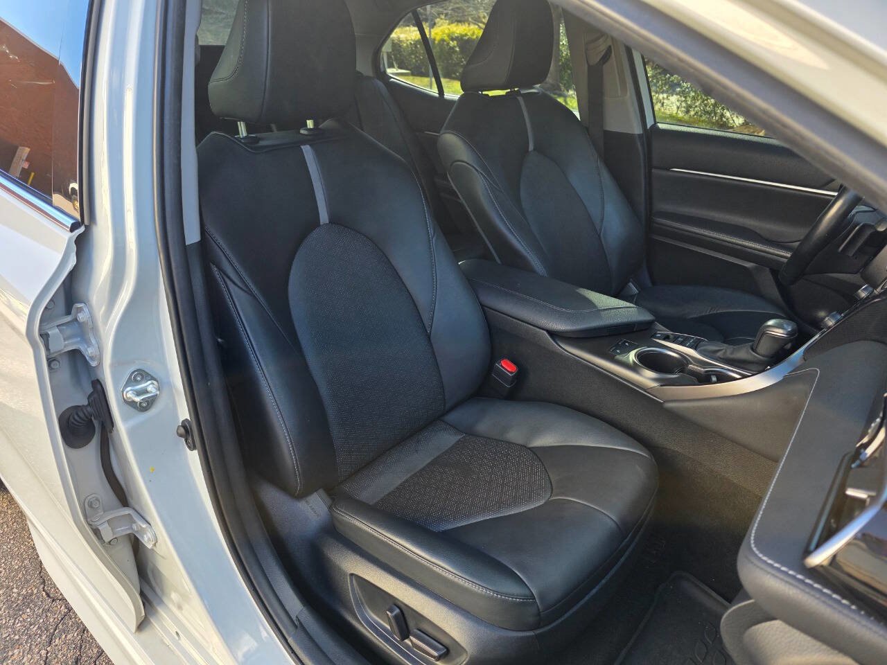 Used 2022 Toyota Camry XSE image 33