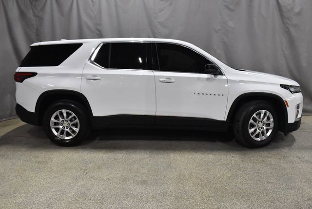 Used 2022 Chevrolet Traverse LS image 3