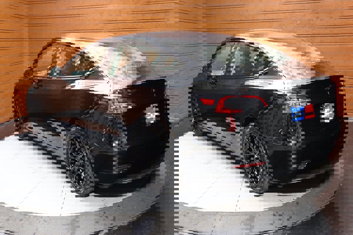 Used 2023 Tesla Model 3 Standard Range image 11