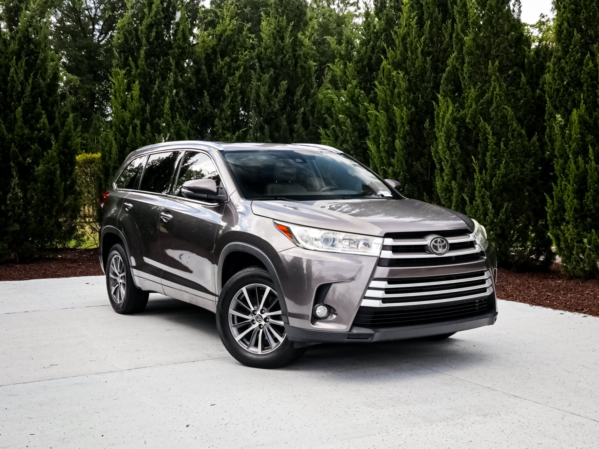 Used 2018 Toyota Highlander XLE FWD image 2