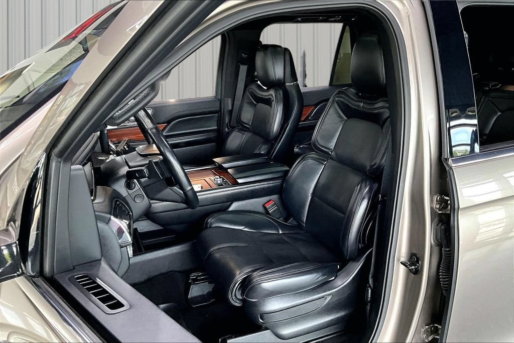 Used 2019 Lincoln Navigator Reserve AWD/4WD image 21