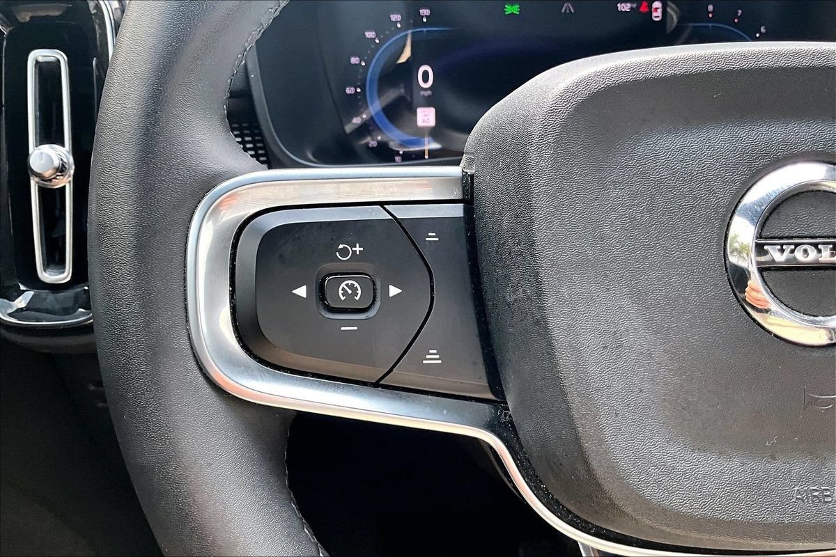 Used 2023 Volvo XC40 B4 Ultimate w/ Protection Package Premier FWD image 11