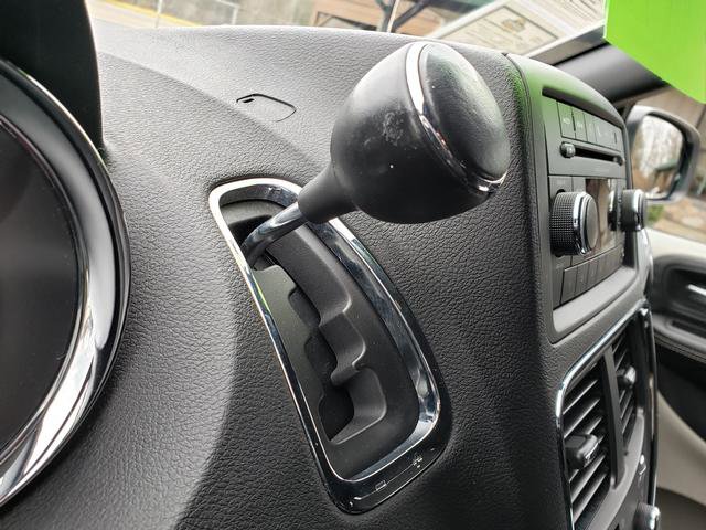 Used 2016 Dodge Grand Caravan SE image 21