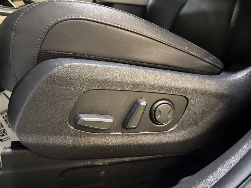 Used 2024 Kia Carnival LX image 13