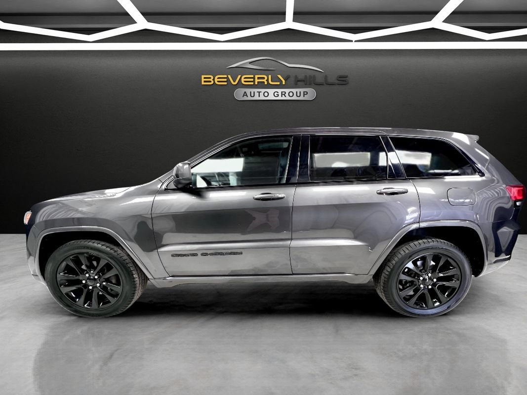 Used 2018 Jeep Grand Cherokee Altitude AWD/4WD image 2