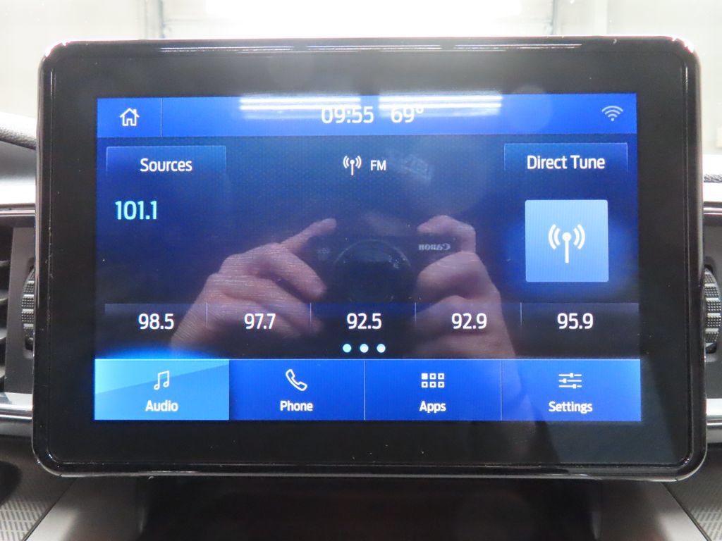 Used 2024 Ford Explorer XLT w/ XLT Sport Appearance Package AWD/4WD image 16