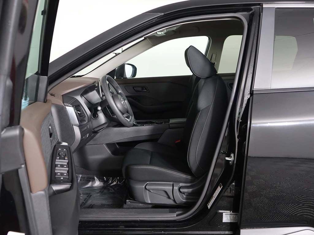 Used 2023 Nissan Rogue S AWD/4WD image 25