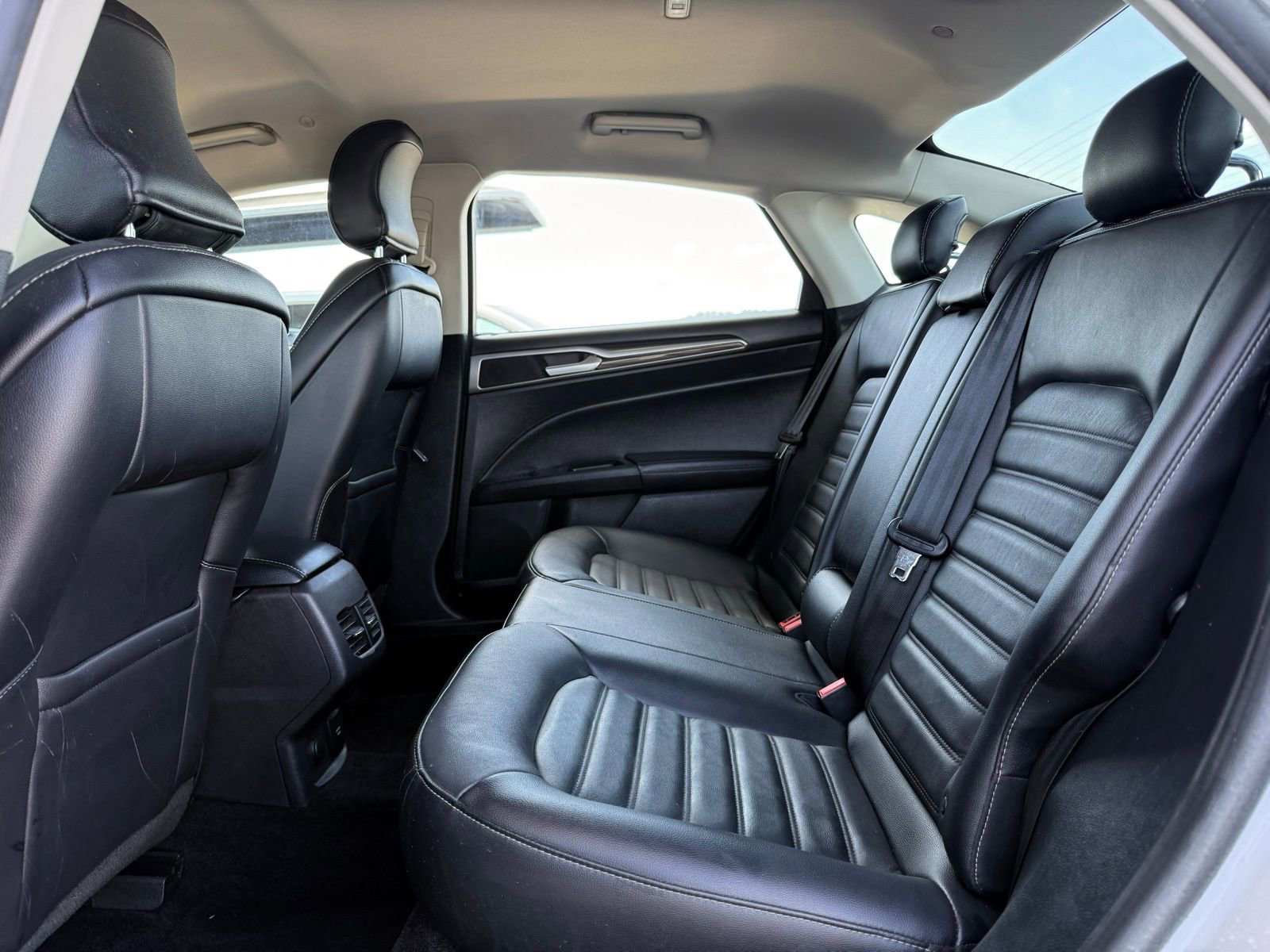 Used 2018 Ford Fusion SE w/ Equipment Group 602A FWD image 17