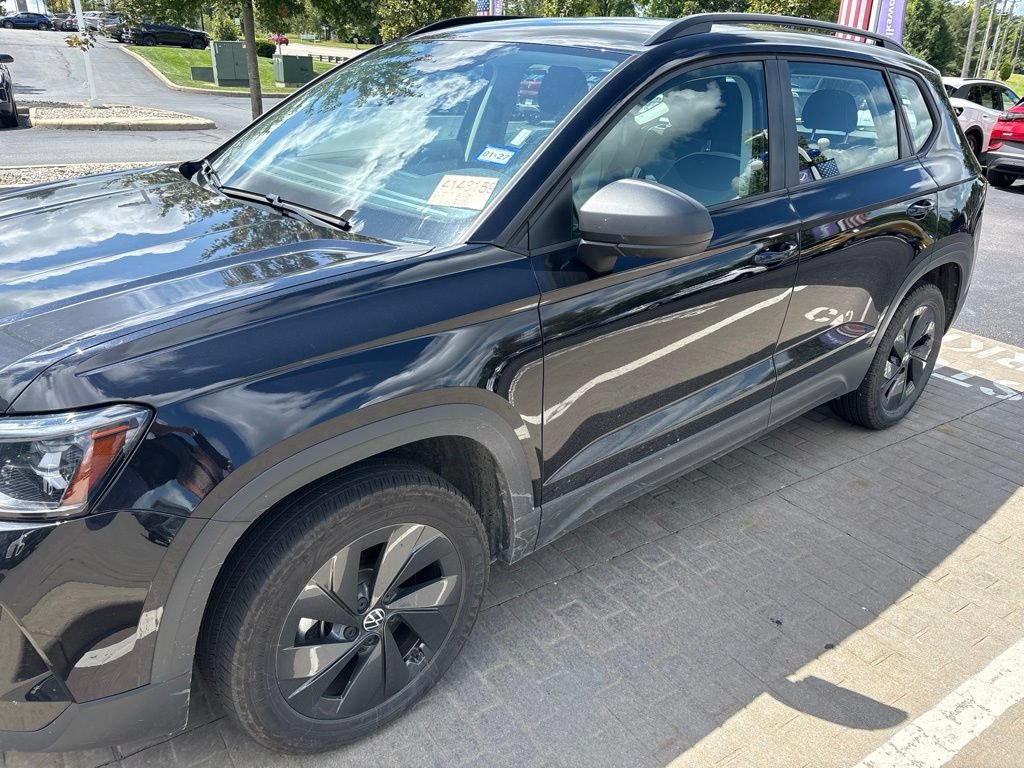 Used 2025 Volkswagen Taos S FWD image 1