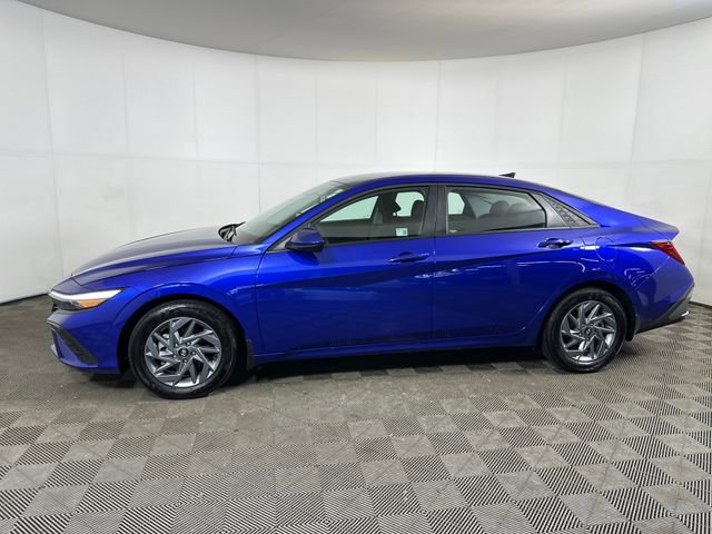 Used 2025 Hyundai Elantra Blue FWD image 6