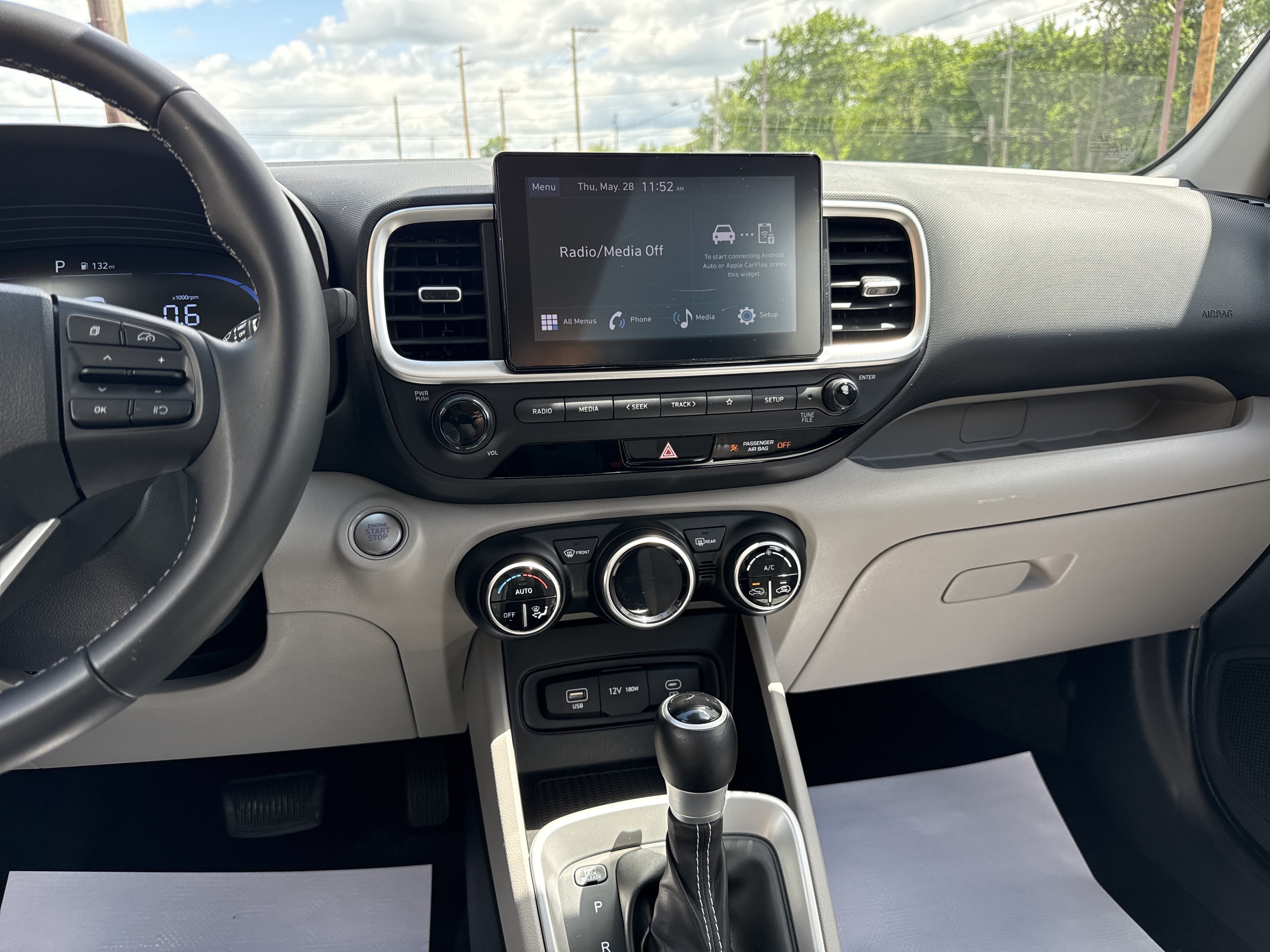 Certified 2025 Hyundai Venue SEL FWD image 26