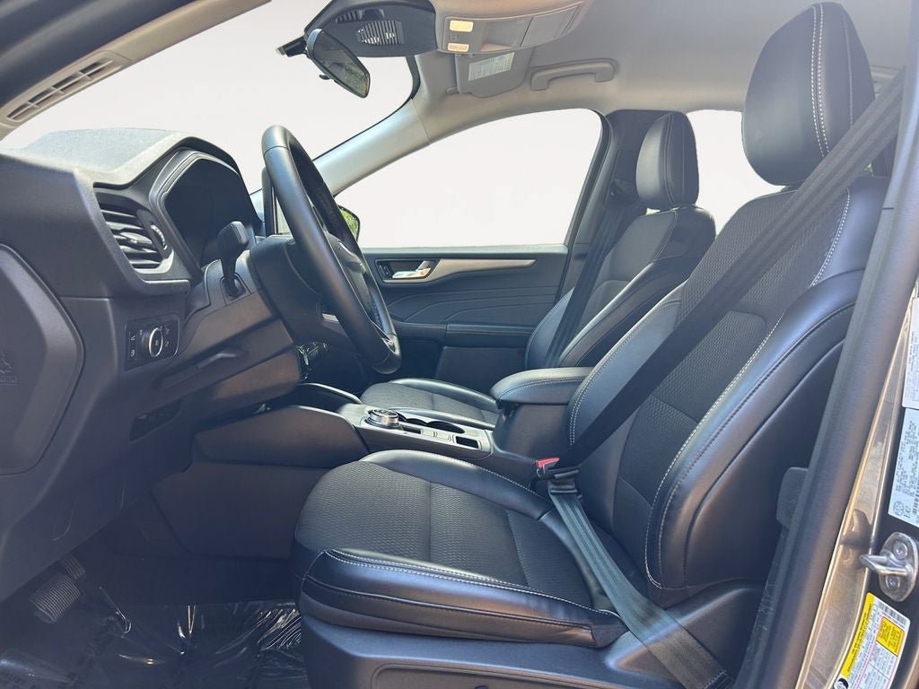 Used 2025 Ford Escape SE FWD image 6