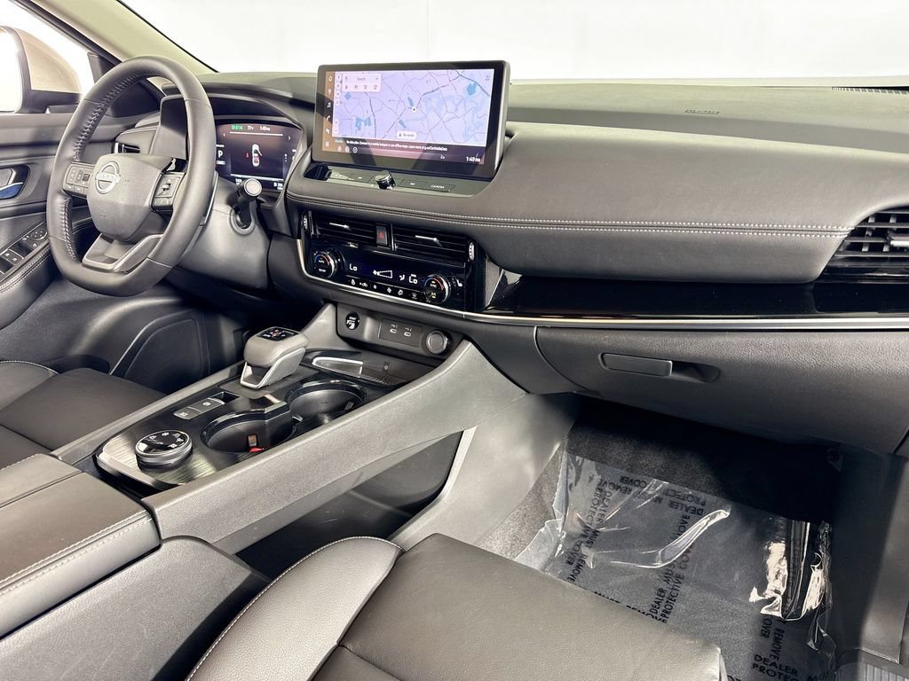 Used 2025 Nissan Rogue SL AWD/4WD image 35