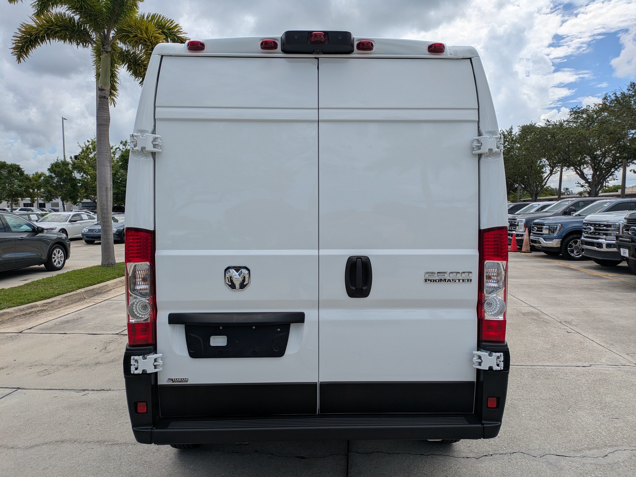 Used 2025 RAM ProMaster 2500 w/ Convenience Group FWD image 5