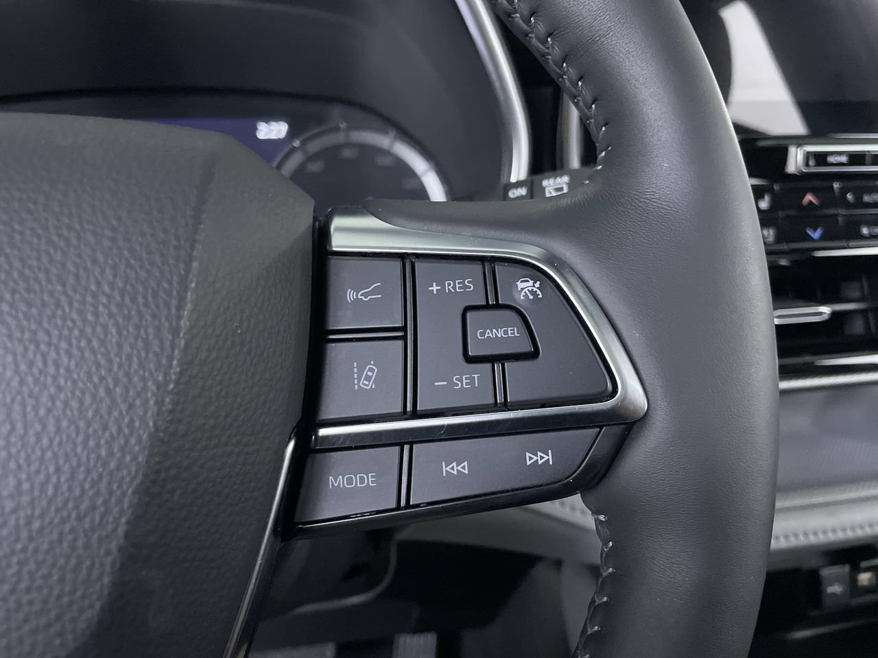 Used 2021 Toyota Highlander Platinum AWD/4WD image 29