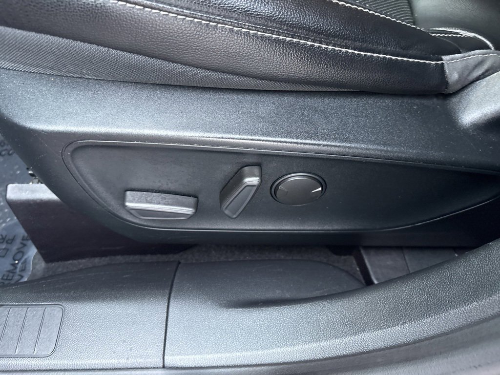 Used 2020 Ford Escape Titanium image 22