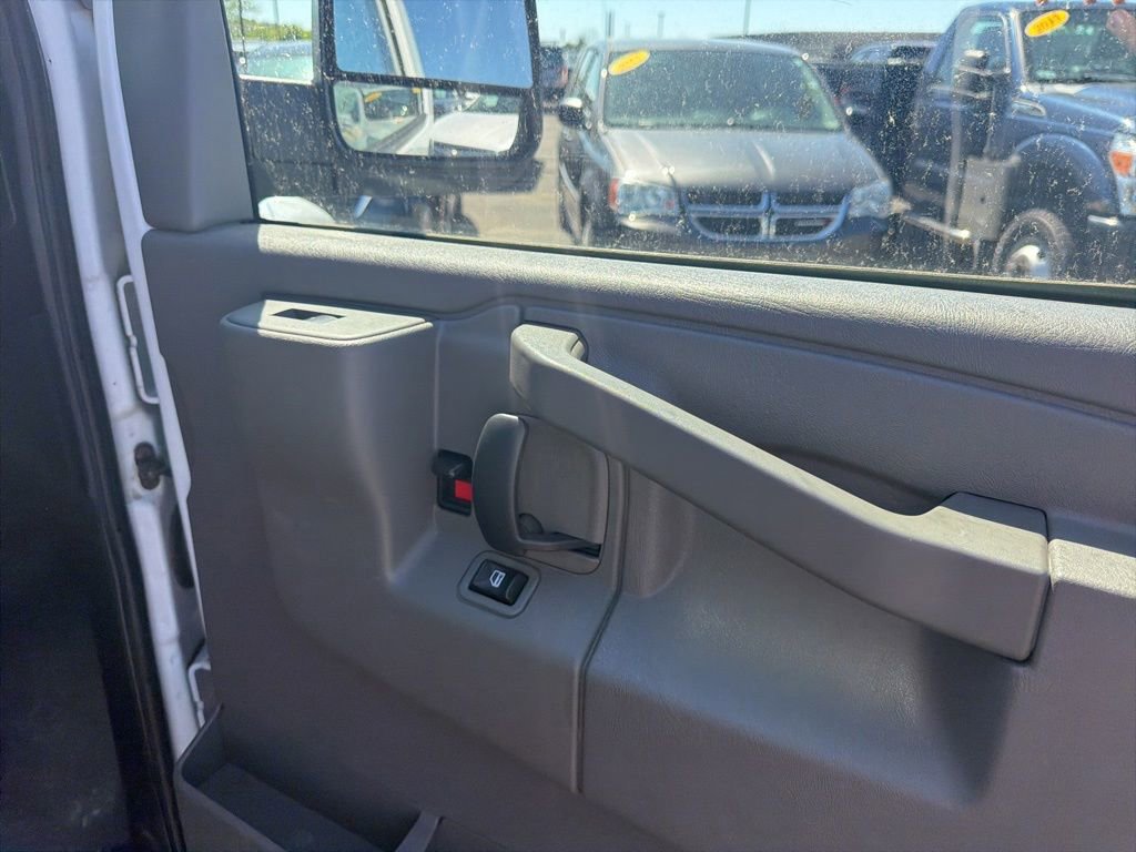 Used 2017 Chevrolet Express 2500 LS RWD image 10