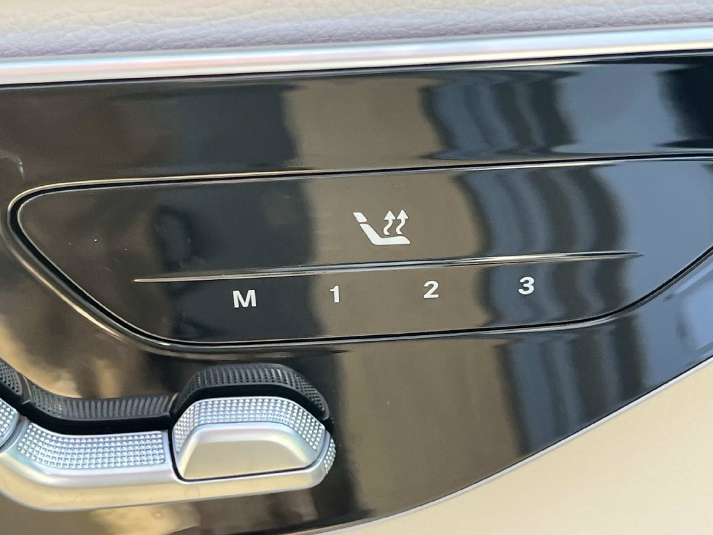 Used 2025 Mercedes-Benz C 300 Sedan image 29
