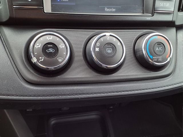 Used 2018 Toyota RAV4 LE image 18