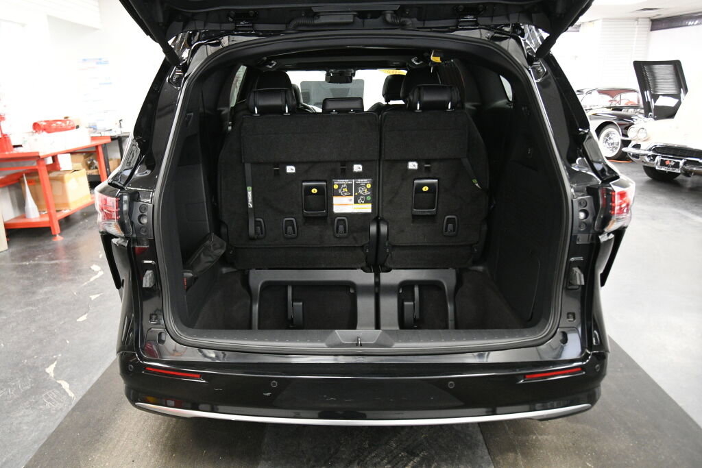 Used 2025 Toyota Sienna Platinum AWD/4WD image 25