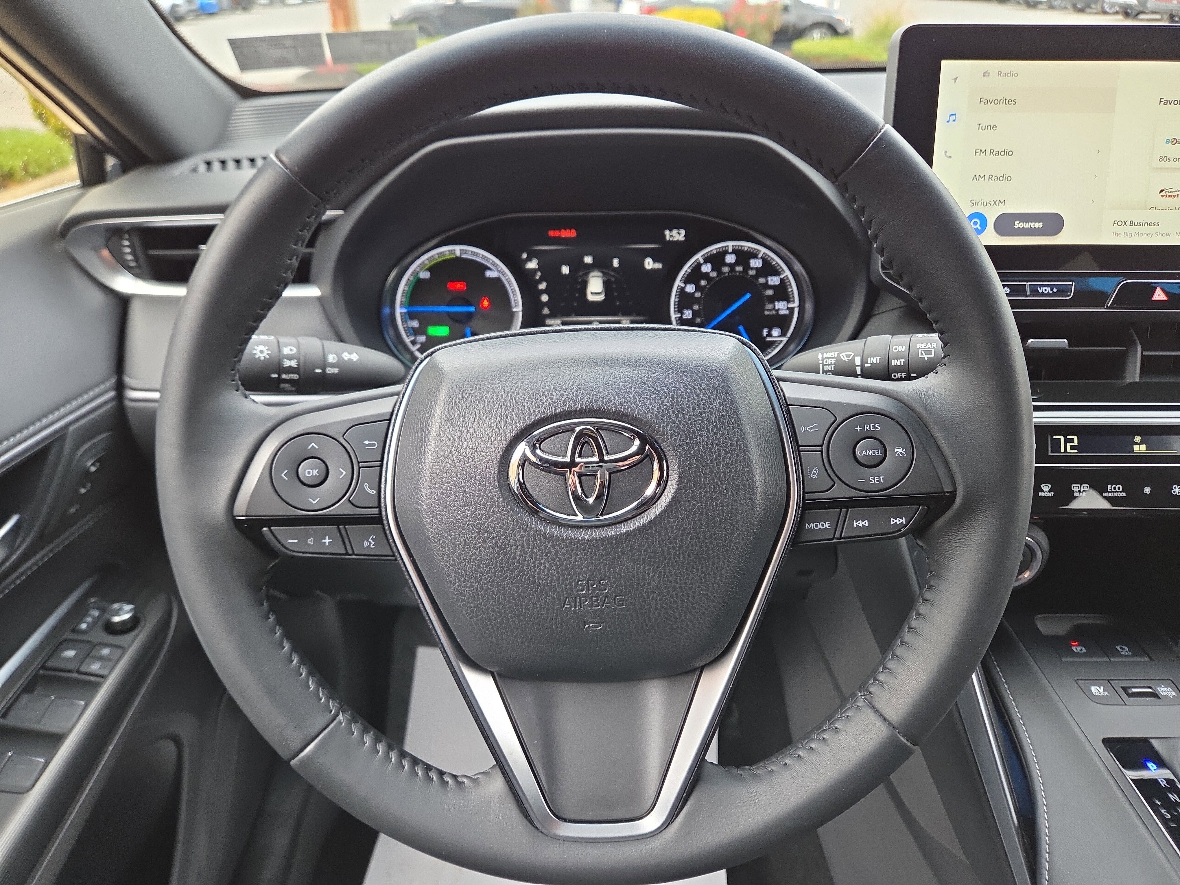 Used 2023 Toyota Venza XLE image 17