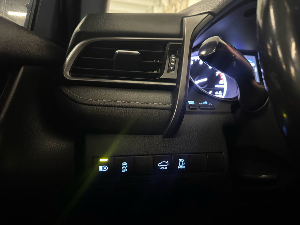 Used 2021 Toyota Camry SE image 16