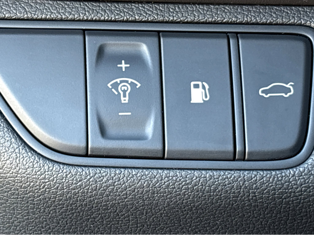 Used 2022 Genesis G70 3.3T w/ Sport Advanced Package image 11