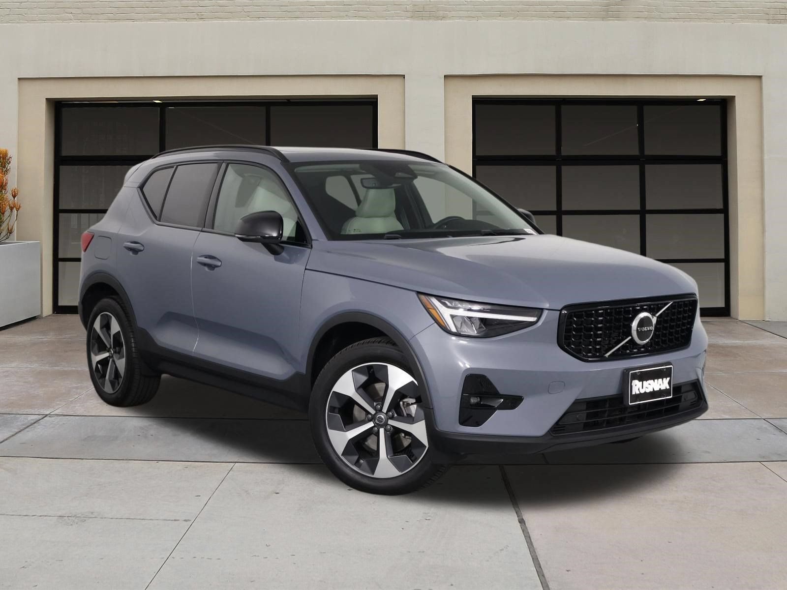 Used 2023 Volvo XC40 B5 Plus w/ Protection Package Premier AWD/4WD image 34