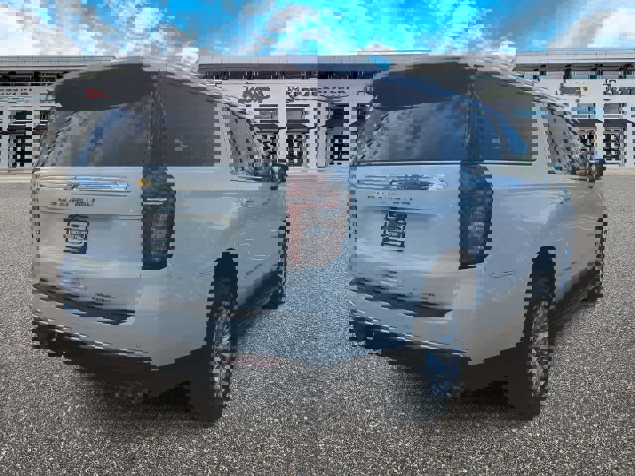 Used 2024 Chevrolet Suburban Premier RWD image 8