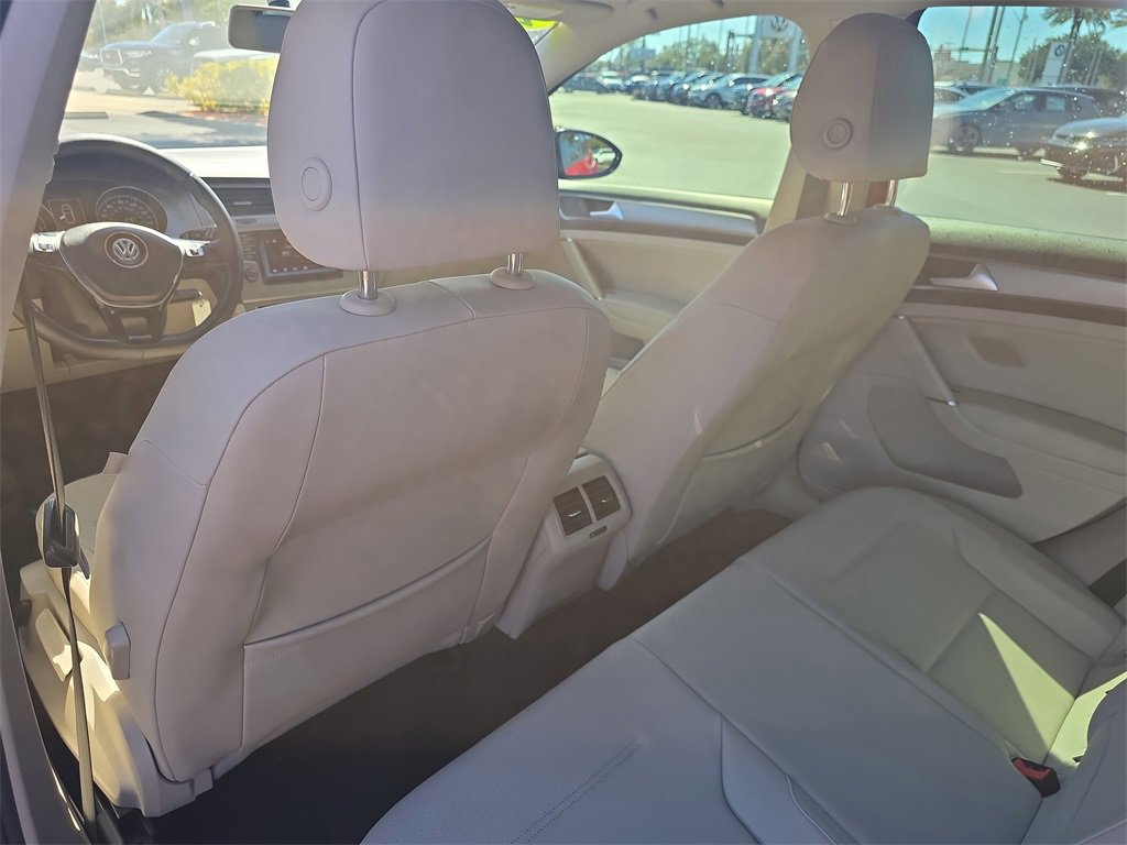 Used 2015 Volkswagen Golf TDI S image 11