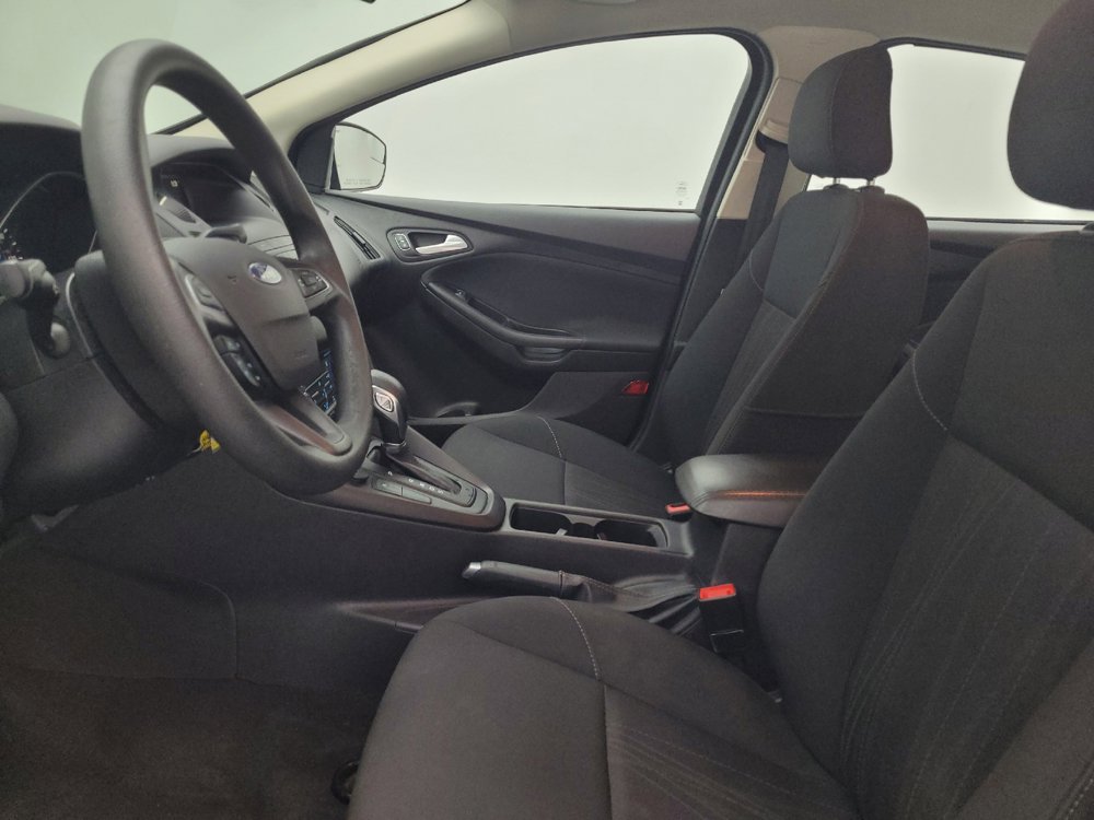 Used 2018 Ford Focus SE w/ SE Appearance Package FWD image 17