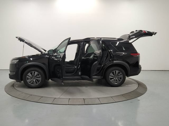 Used 2025 Nissan Pathfinder SV AWD/4WD image 12