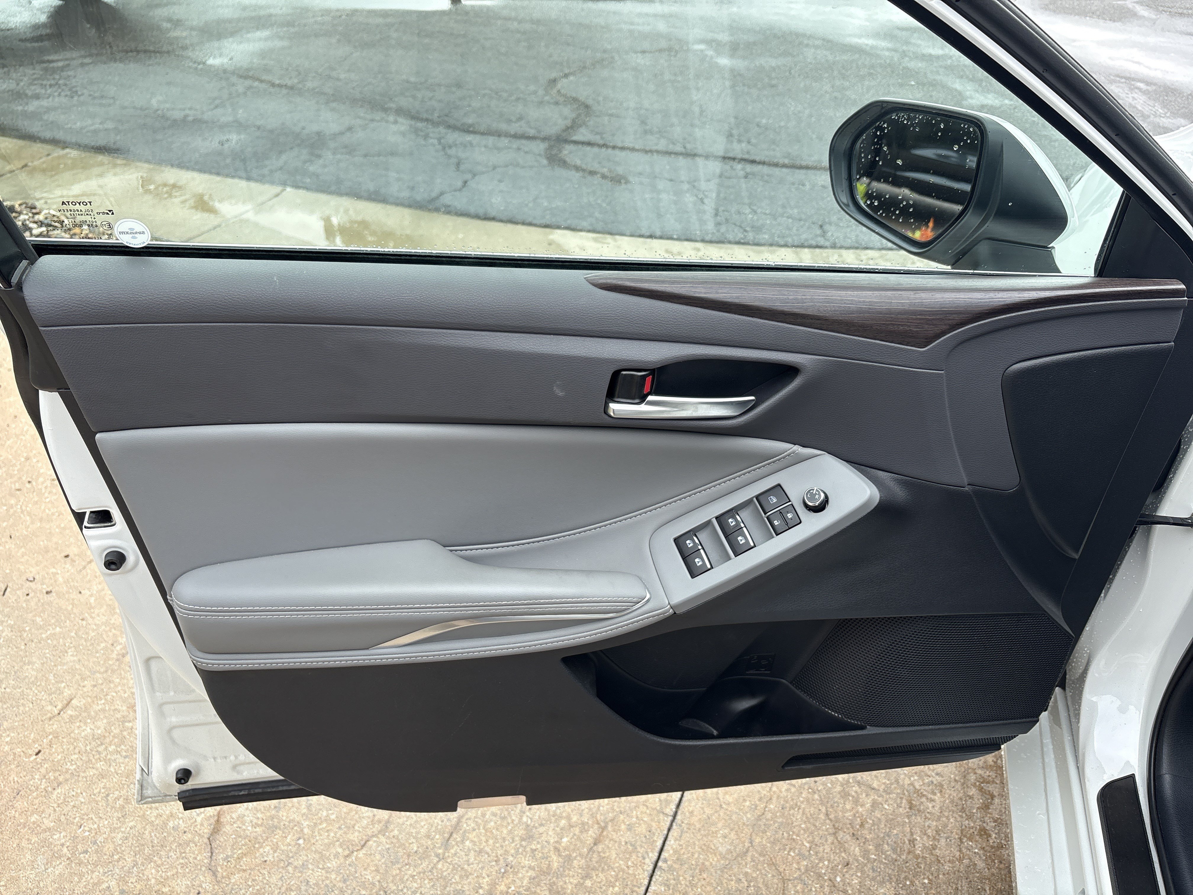 Used 2021 Toyota Avalon XLE w/ Moonroof Package FWD image 14