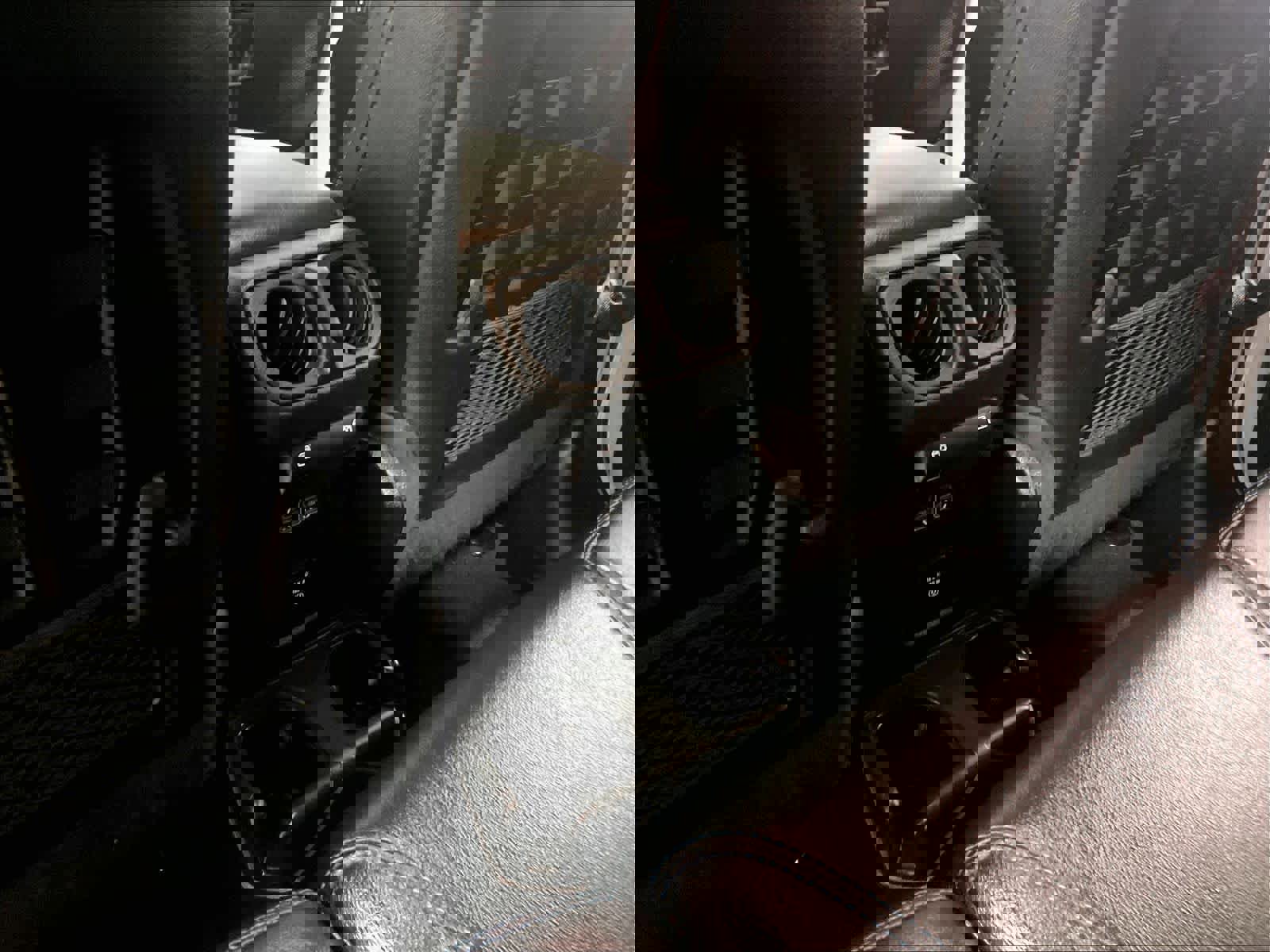 Used 2021 Jeep Wrangler Unlimited Rubicon 4xe w/ Steel Bumper Group image 28