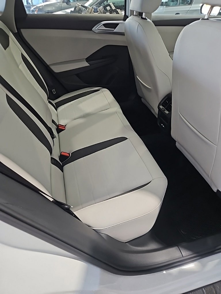 New 2026 Volkswagen Taos SE image 17