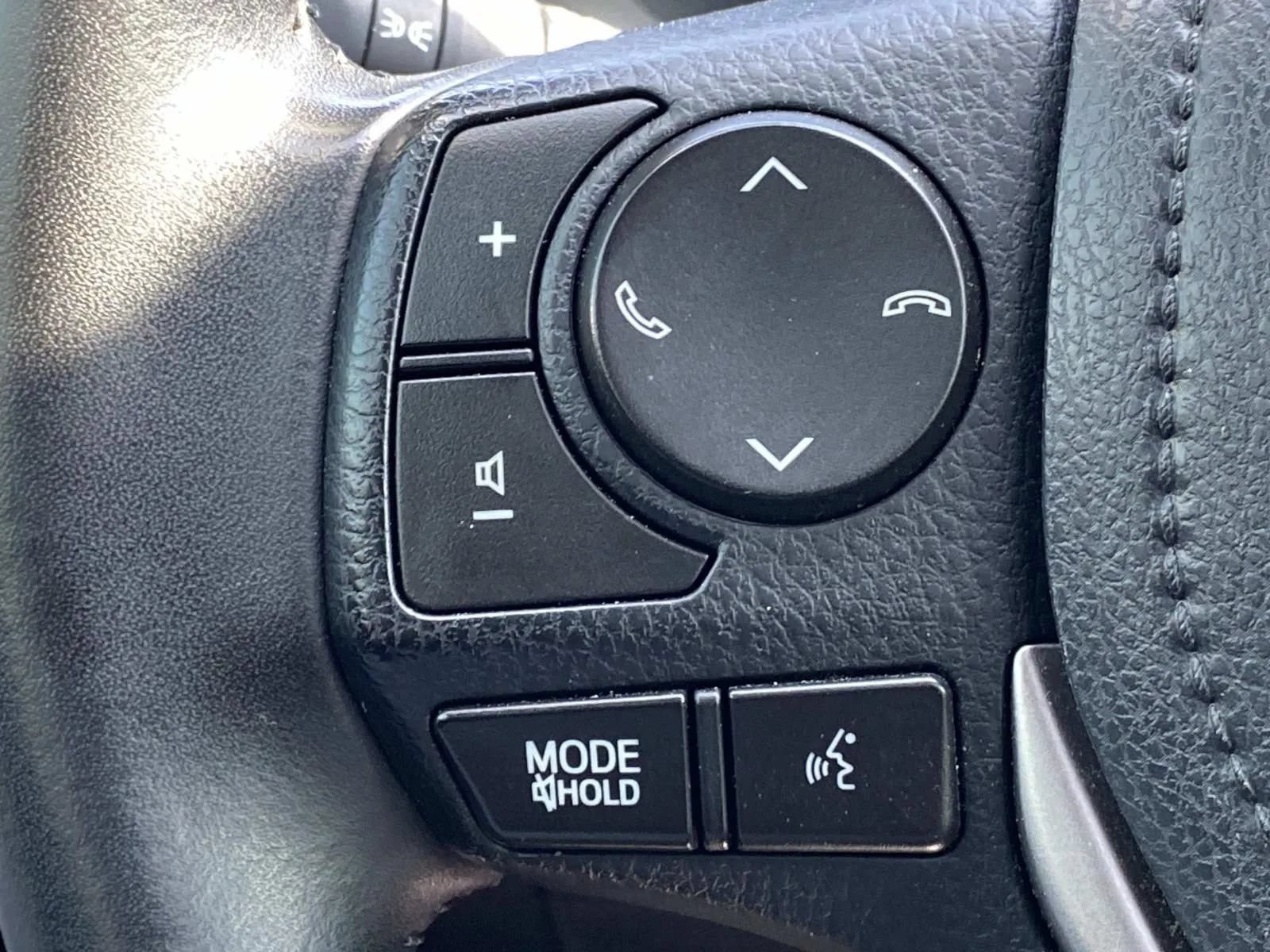 Used 2017 Toyota RAV4 Limited FWD image 23
