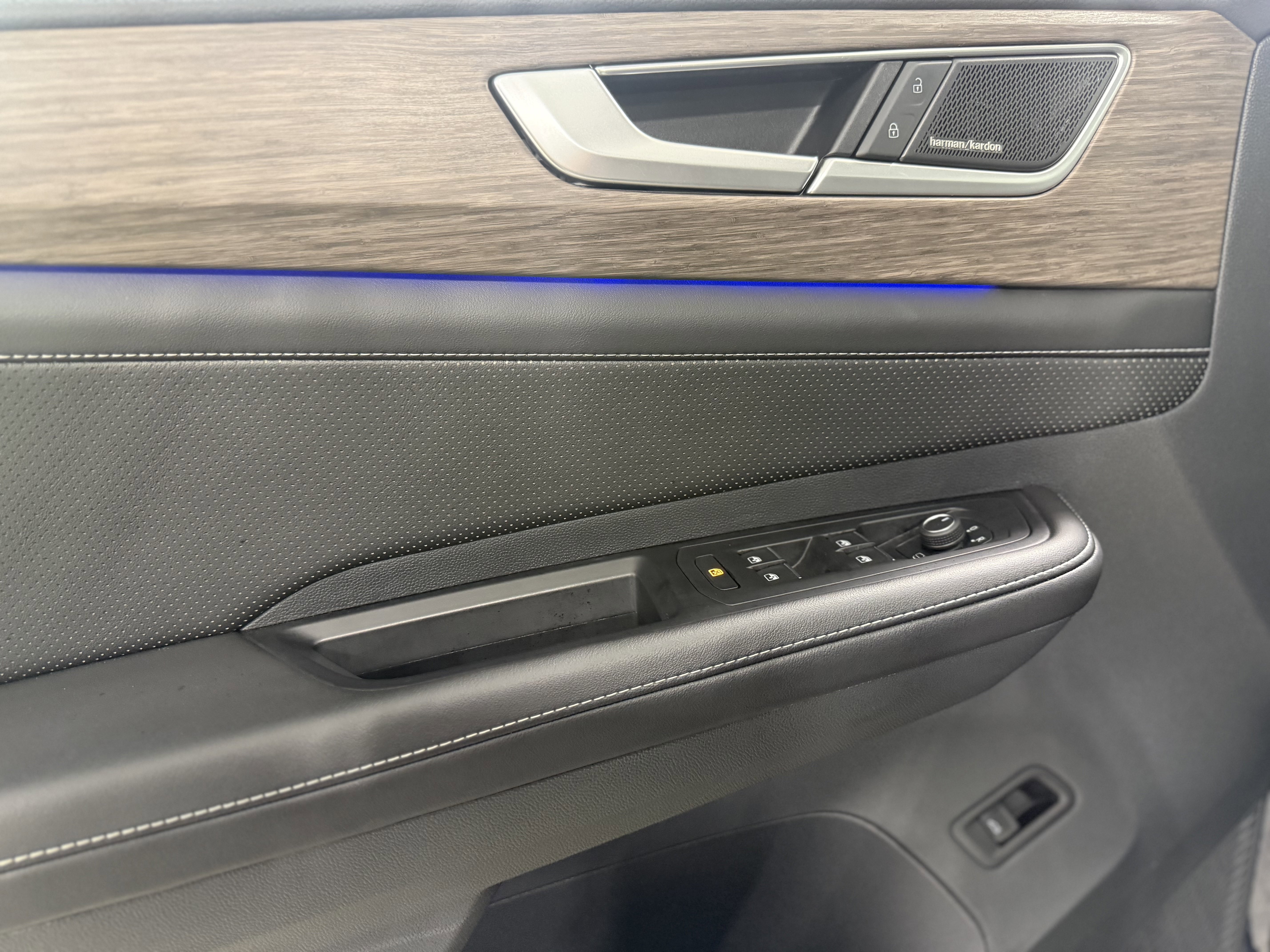 Used 2024 Volkswagen Atlas SEL Premium R-Line image 14