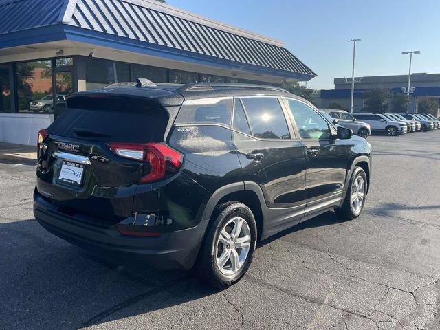 Used 2024 GMC Terrain SLE w/ Driver Convenience Package FWD image 8