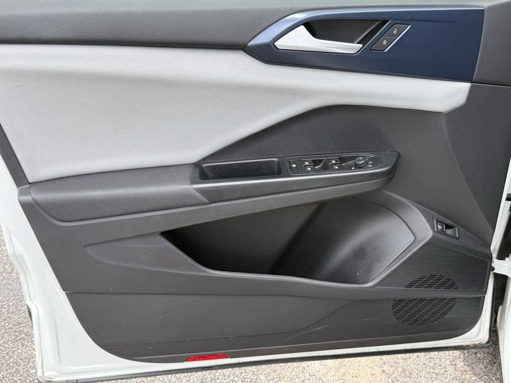 Certified 2022 Volkswagen Taos SE FWD image 10