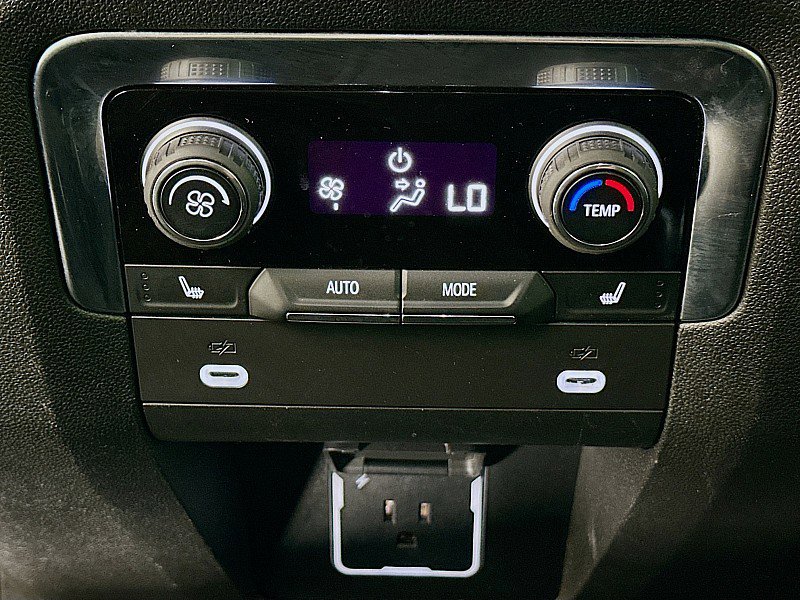 Used 2024 Chevrolet Suburban Premier AWD/4WD image 24