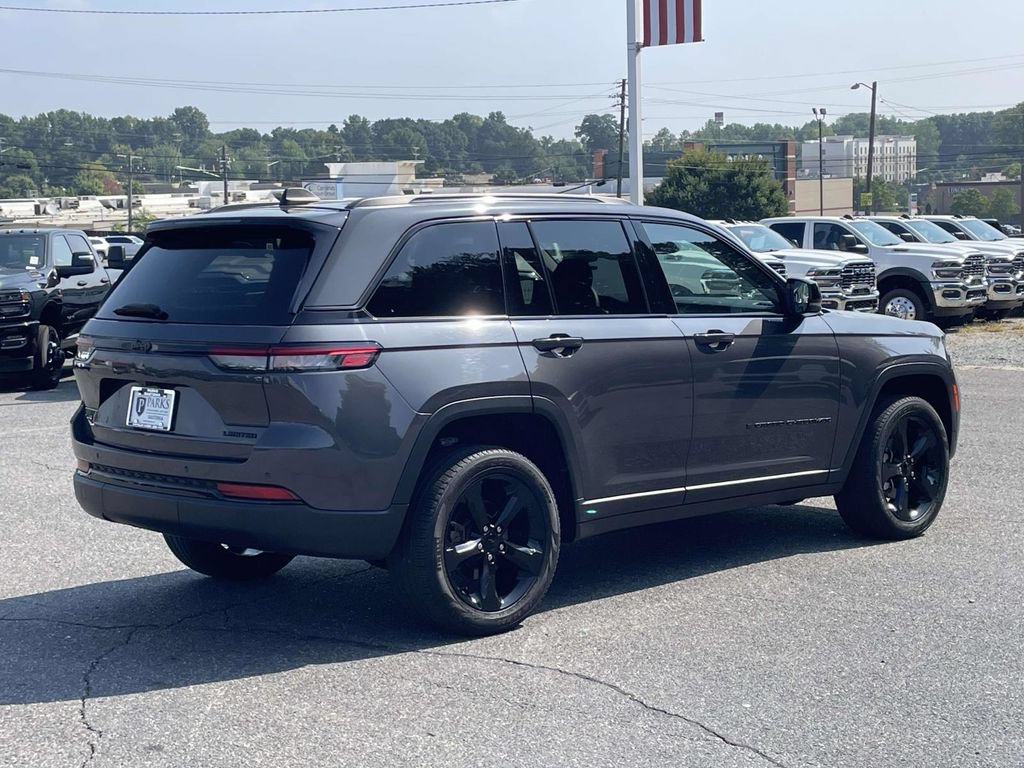 Used 2023 Jeep Grand Cherokee Limited w/ Black Appearance Package AWD/4WD image 8