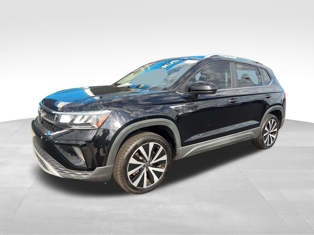 Used 2022 Volkswagen Taos SE FWD image 2