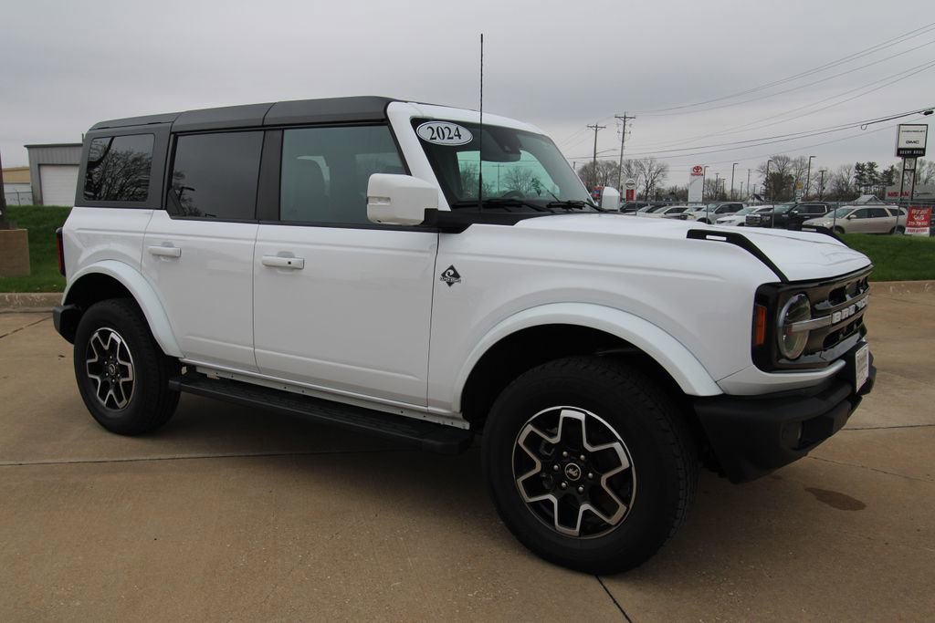 Used 2024 Ford Bronco Outer Banks image 3