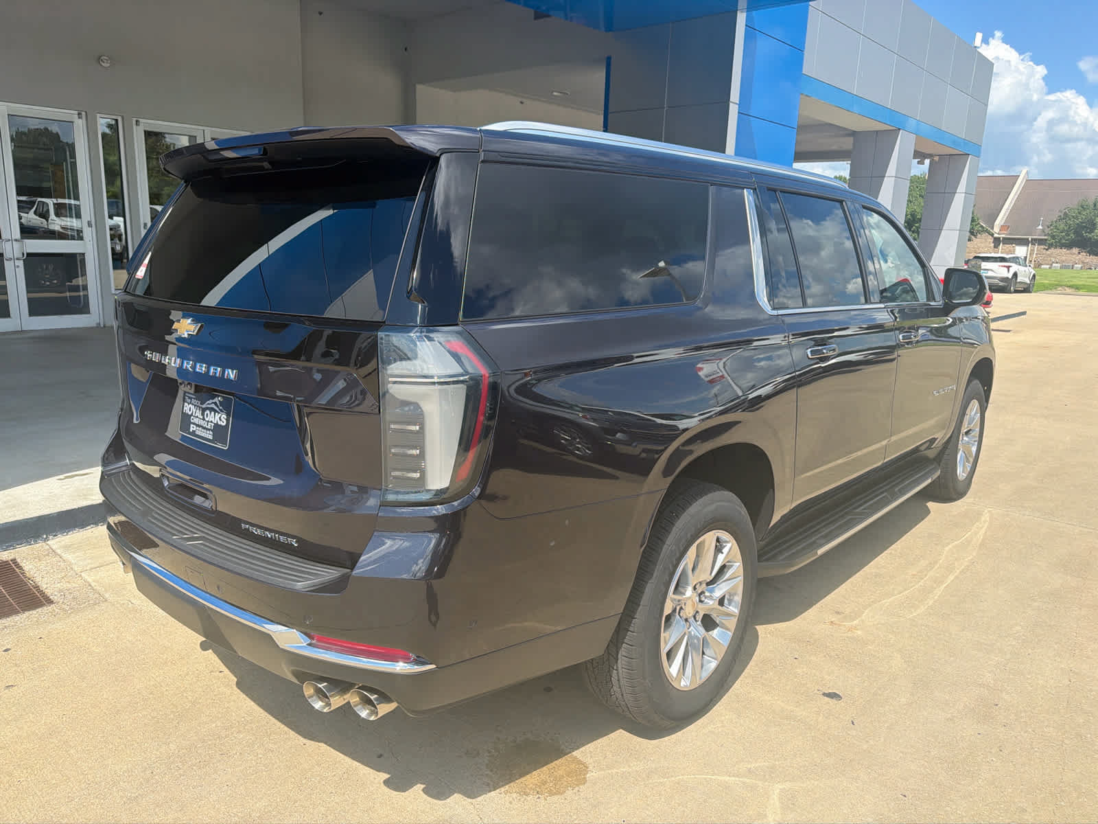 New 2026 Chevrolet Suburban Premier AWD/4WD image 6