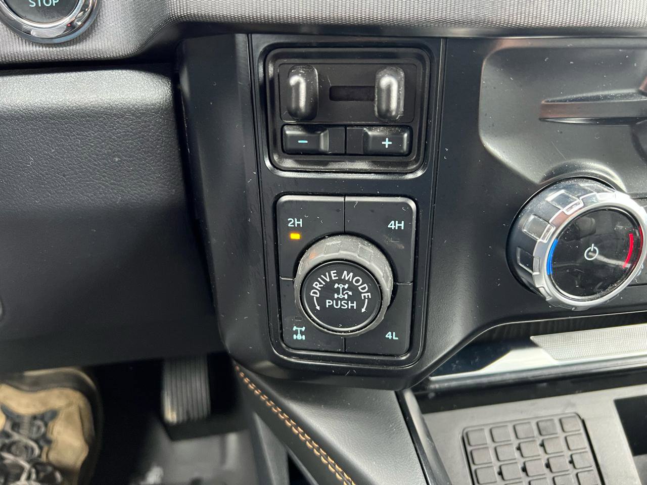 Used 2024 Ford F250 Platinum w/ Tremor Off-Road Package image 25